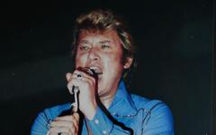 EN IMAGES. Quatre ans après la mort de Johnny, l’hommage du photographe rouennais Jean-Marie Capron