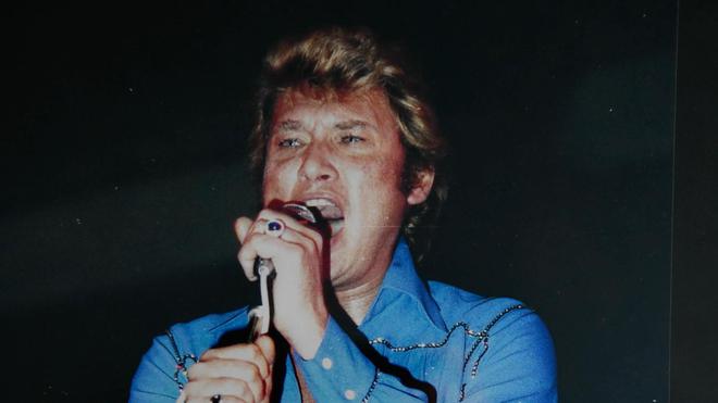 EN IMAGES. Quatre ans après la mort de Johnny, l’hommage du photographe rouennais Jean-Marie Capron