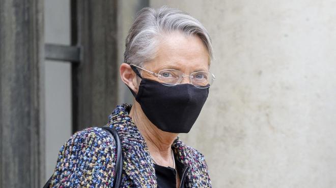 Smic : "Pas de coup de pouce" au-delà de la hausse liée à l'inflation, annonce Elisabeth Borne