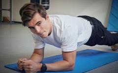 Un étudiant français bat le record du monde de gainage avec poids