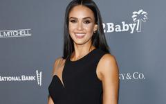 Jessica Alba : on copie son look preppy et décontracté