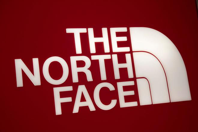 The North Face lance une ligne de vêtements en collaboration avec l’artiste contemporain KAWS