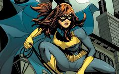 Batgirl : Leslie Grace dévoile une première photo du costume de Barbara Gordon