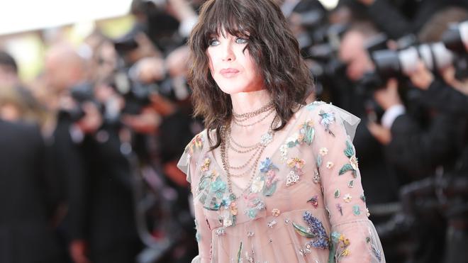 Fashion Week: Isabelle Adjani, Laetitia Casta et Emily Ratajkowski défilent pour AMI Paris