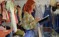 C'est mon histoire : " J'ai quitté la fast fashion pour la fripe "