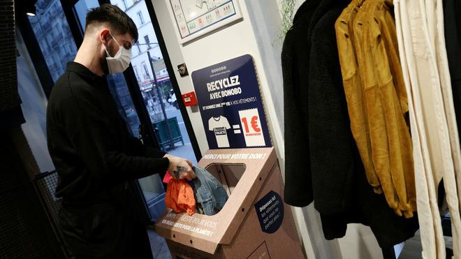 Des bons d’achat en échange de vos vieux vêtements : le geste écolo qui rapporte