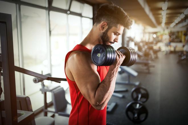 Biceps, triceps : les meilleurs exercices pour se muscler les bras