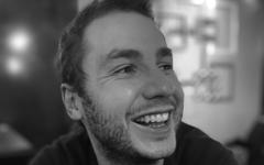 Rencontre avec Daniel Adjerad : « La punchline est une phrase frappante qui abrite plusieurs sens »