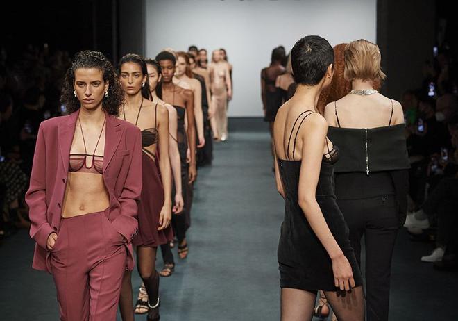 Fashion Week de Londres : entre rêveries et sensualité