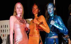 Body painting : les corps des tops entièrement peints du défilé Diesel
