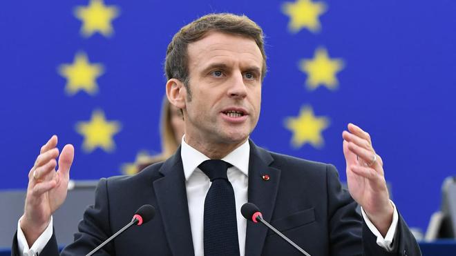 Emmanuel Macron "condamne fermement la décision de la Russie de faire la guerre à l'Ukraine"