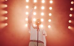 «Sans vous, je ne serais même pas là» : Stromae retrouve son public sur scène à Bruxelles