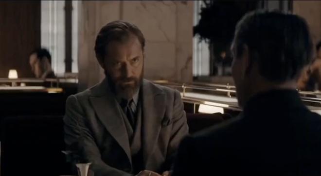 "Les Animaux Fantastiques 3" : Dumbledore déclare enfin sa flamme à Grindewald !