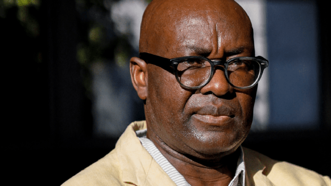 Achille Mbembe : il sied « d’accompagner les efforts locaux de développement plutôt que l’expansion des intérêts français en Afrique »