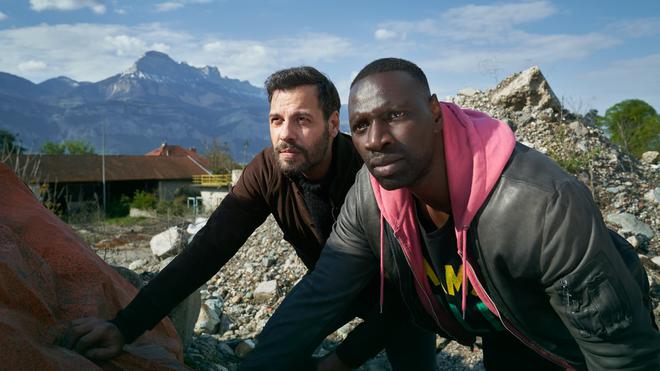 Après "Lupin", Omar Sy de retour sur Netflix avec "Loin du Périph", une comédie d'action trash et gore