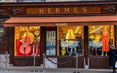 Tendance été : les fans de mode sont toutes dingues de ces sandales Chypre d’Hermès !