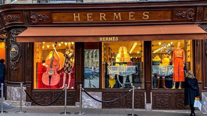 Tendance été : les fans de mode sont toutes dingues de ces sandales Chypre d’Hermès !
