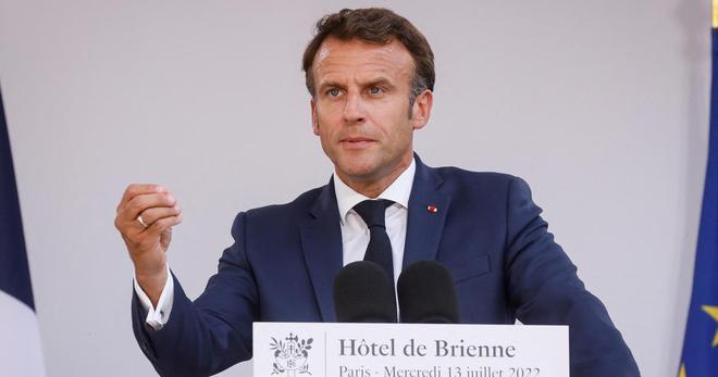 Emmanuel Macron donne sa feuille de route aux armées