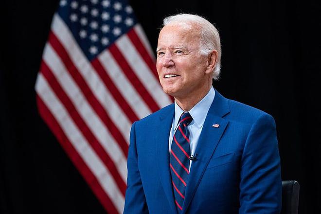 Joe Biden testé positif au Covid-19 jeudi, «symptômes très légers»