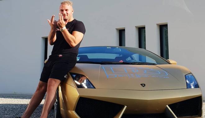 Jul démolit sa voiture en plein tournage avec SCH