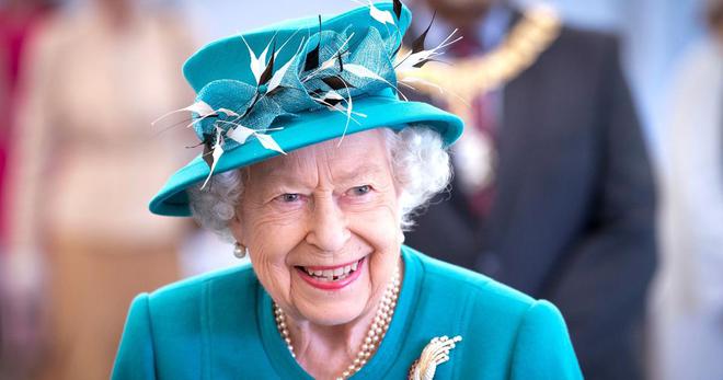 Chapeaux, robes et code couleur: le style d’Elizabeth II ne laissait rien au hasard