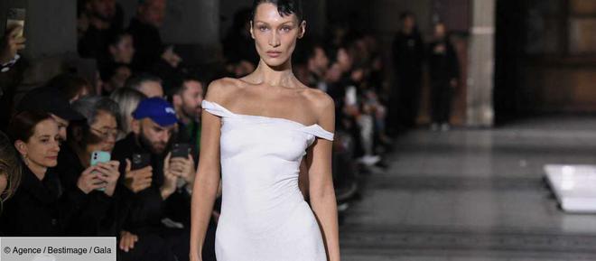 Défilé Coperni : Bella Hadid se fait vaporiser une robe à même la peau en pleine Fashion week parisienne