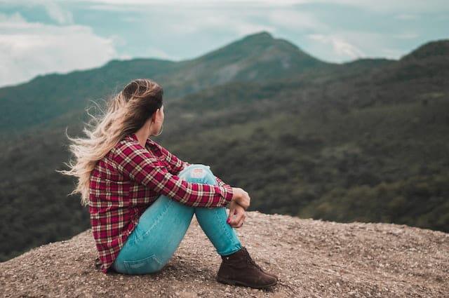 Je me sens seule : comment ne plus avoir peur de la solitude grâce à ces 5 clés efficaces￼
