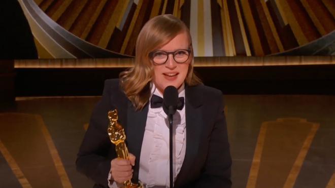 Oscars 2023 : Sarah Polley porte la voix des femmes et gagne l’Oscar de la meilleure adaptation pour Women Talking