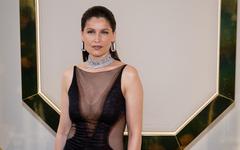 Laetitia Casta : en robe transparente, elle fait sensation à la Fashion Week de Milan