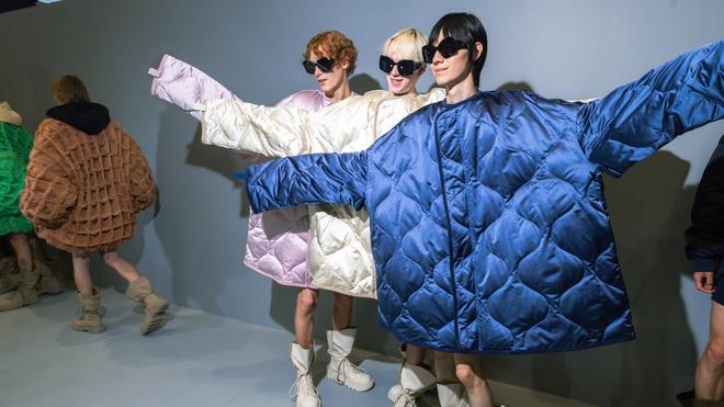 Pour JW Anderson, nos couettes deviennent des manteaux XXL à la Fashion Week de Milan