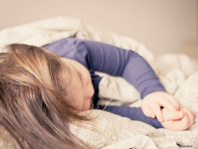 Retour à l’école : 10 astuces pour rétablir un rythme de sommeil idéal chez les enfants