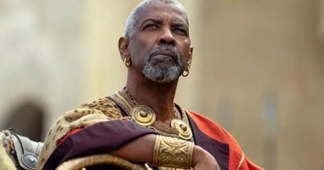 Galdiator II : Denzel Washington regrette qu’un baiser avec un homme ait été coupé au montage