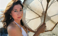 Le Féminin Sacré :  La Clé pour nous connecter à notre mission d’Âme – Claudia Reynaud