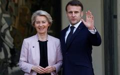 Ursula von der Leyen dit avoir «fait le point» avec Keir Starmer et Emmanuel Macron sur «leurs contacts» avec Washington