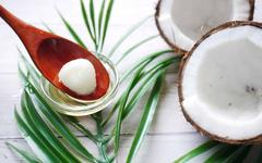 L’huile de coco autrement : 17 astuces pratiques pour la maison et la santé