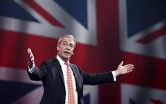 Royaume-Uni : en faisant le ménage dans son parti, Nigel Farage cherche à se dédiaboliser