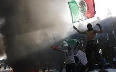 À Los Angeles, l’omniprésence du drapeau mexicain brandi par les manifestants cristallise les tensions