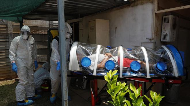 VIDÉO - Le variant sud-africain du Covid-19 entraîne une flambée épidémique sans précédent dans le pays