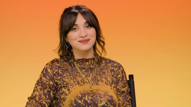 Vidéo : Camélia Jordana dévoile ses icônes, de Frida Kahlo à Madonna