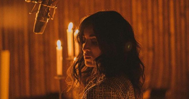 Camélia Jordana fait une belle entrée, Dadju remonte et Aya Nakamura rem"Cœur noir" - Evaontent... Le top albums et singles de la semaine