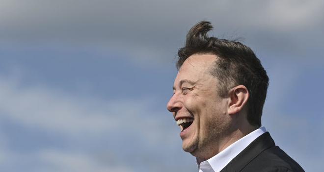 C’est «assez aventureux»: Elon Musk réagit à l’investissement en Bitcoin de Tesla