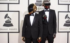 Daft Punk : d'où vient le nom du duo aux casques de la "French Touch" ?