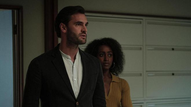 Qui est Tom Bateman, le mystérieux psy de "Mon amie Adèle", la fiction qui cartonne sur Netflix ?