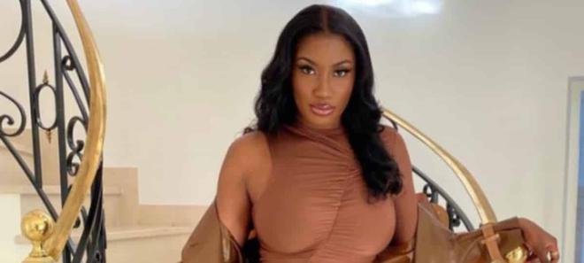 Aya Nakamura enflamme Instagram en minijupe et bikini ultra sexy !
