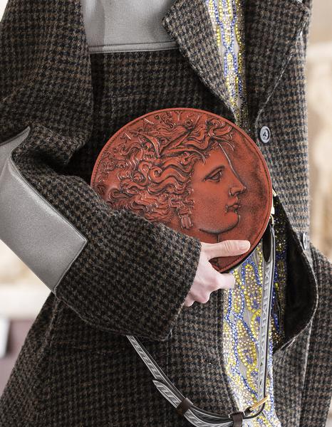 Le Louvre ouvre ses portes le temps d'un défilé avec Louis Vuitton