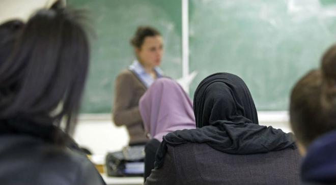 “Eux, leur culture c’est le Coran. C’est la mosquée du coin”, un autre professeur témoigne de l’emprise de l’islam chez ses élèves (Vidéo)
