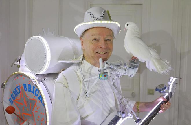 Rémy Bricka, l’homme-orchestre de 70 ans, mène toujours sa vie tambour battant