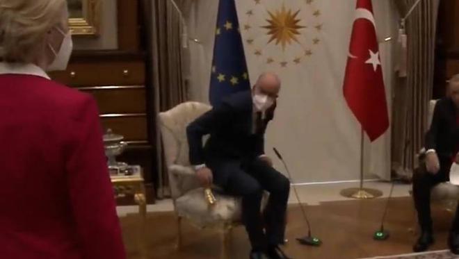 Ursula von der Leyen privée de chaise avec Erdogan : l'incident protocolaire crée la polémique