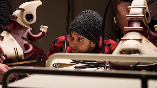 VIDÉO - Brandon Cronenberg, réalisateur du film d'horreur "Possessor" : "Contrôler le cerveau, c'est possible"