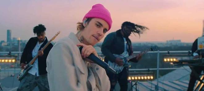 Justin Bieber met le feu pour son concert virtuel «Live From Paris» !